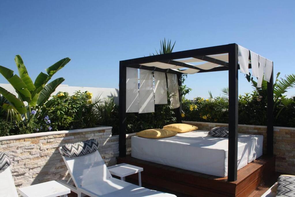 Your Exclusive In The - Amenities & Services For Free!! *
